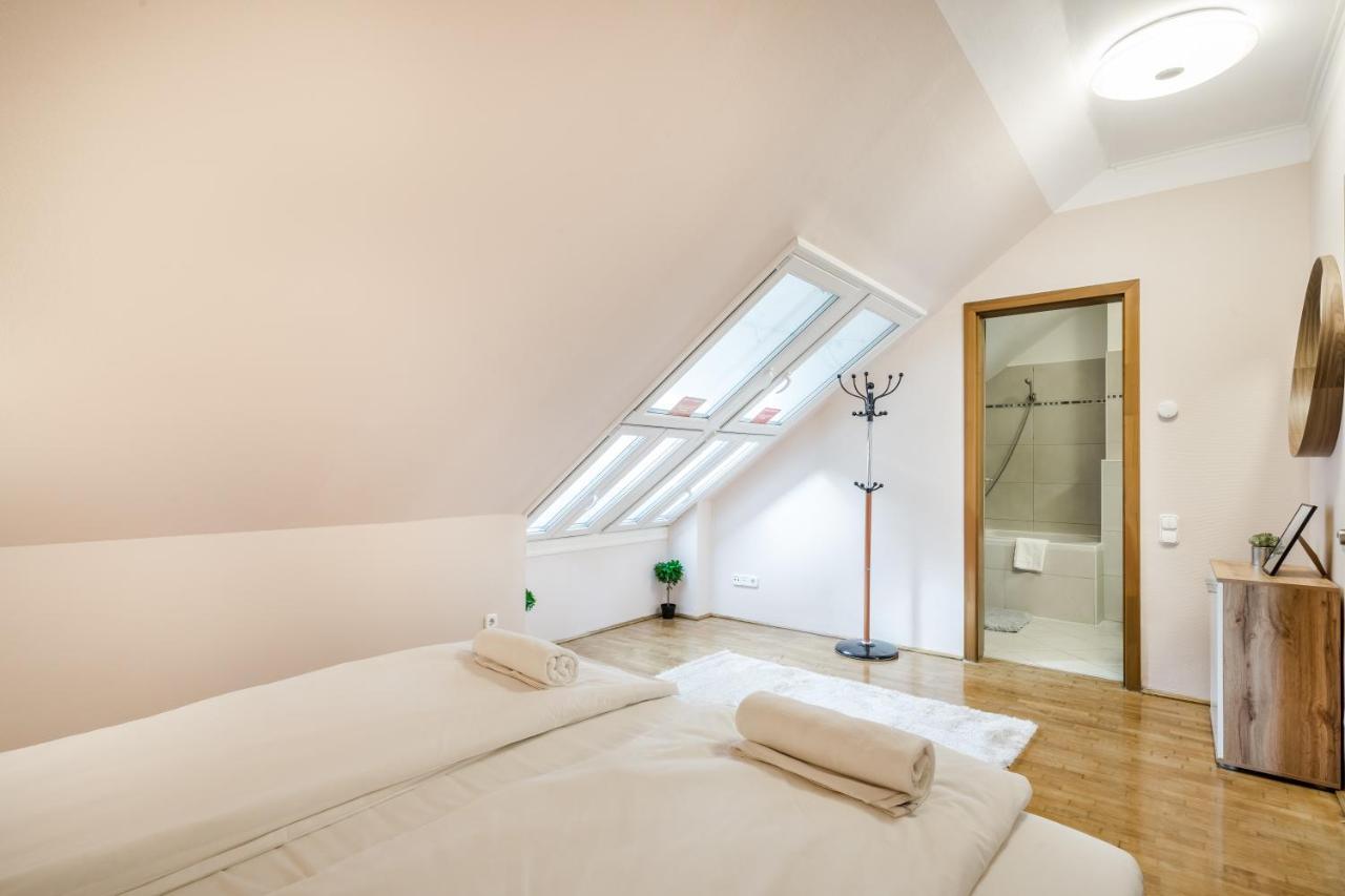 Bpr Timber Loft Home With Balcony บูดาเปสต์ ภายนอก รูปภาพ